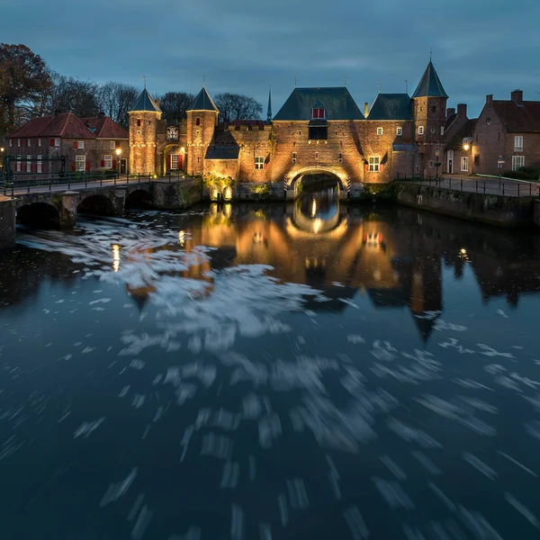 Hollanda Nın Utrecht Ilindeki Amersfoort Kentindeki Koppelpoort Ortaçağ Kapısının Manzarası — Stok fotoğraf