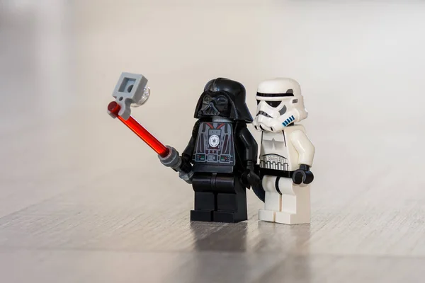 Miniatur Lego Trooper Angka Kloning Dari Star Wars Mengambil Selfie — Stok Foto