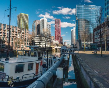 Rotterdam, Hollanda 'nın ikinci büyük kenti ve belediyesidir.