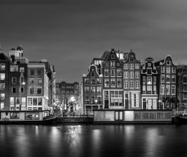 Hollanda 'nın Amsterdam kentindeki kanal, Amstel Nehri' ne ev sahipliği yapıyor.