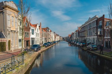 Gouda, Hollanda 'nın batısında bulunan bir şehirdir.