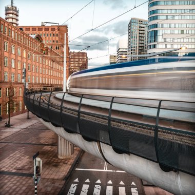 Netkous ya da Fishnets Hollanda 'nın Lahey kentindeki tramvay köprüsünün popüler adıdır.