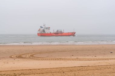 Denizde kargo gemisi