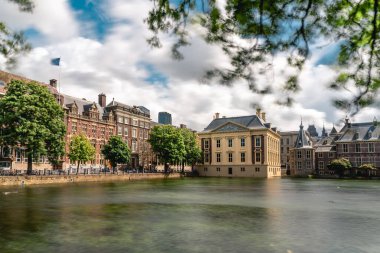 Hollanda 'da Den Haag Kanalı manzarası