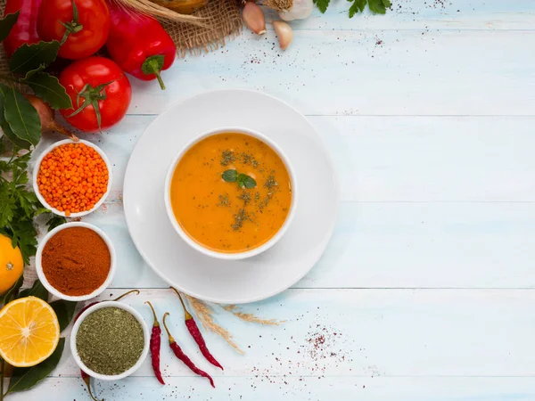 Türkische Ezo Gelin Suppe Mit Buntem Gemüse Auf Dem Tisch Stockbild
