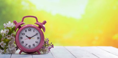 Yaz günleri için gün ışığından tasarruf, zaman değişimi kavramı