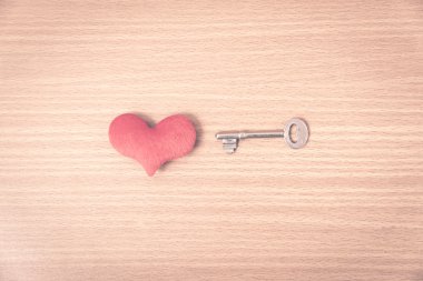 anahtar vintage tarzı ile kırmızı kalp