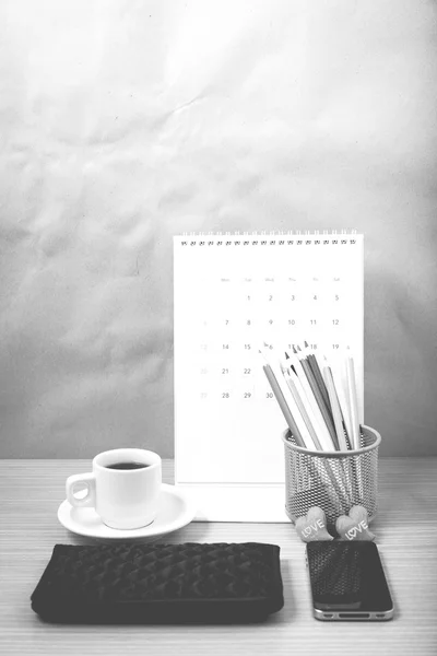 Scrivania: caffè con telefono, portafoglio, calendario, cuore, penc color — Foto Stock