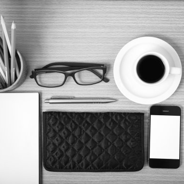 Ofis Büro: telefon, not defteri, gözlük, cüzdan, renk ile kahve 
