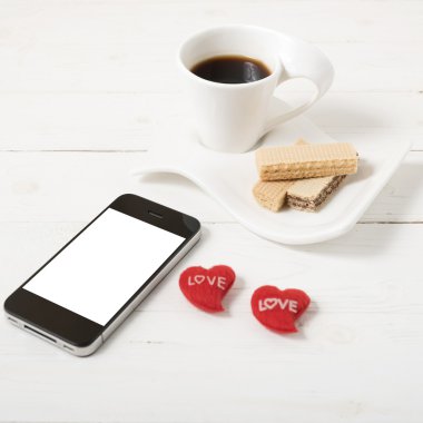 gofret, telefon, kalp ile kahve fincanı