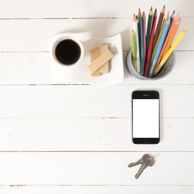 kahve fincanı gofret, telefon, kalem kutusu, anahtar