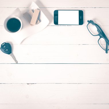 gofret, telefon, araba anahtarı, gözlük vintage tarzı ile kahve fincanı