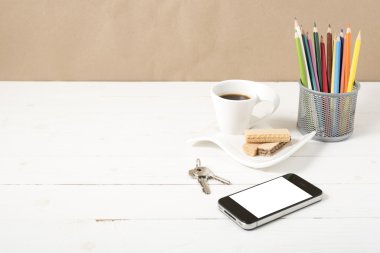 kahve fincanı gofret, telefon, kalem kutusu, anahtar