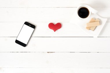gofret, telefon, kalp ile kahve fincanı