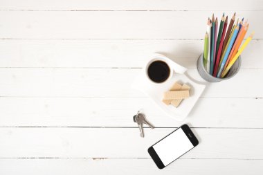 kahve fincanı gofret, telefon, kalem kutusu, anahtar