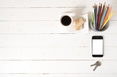 kahve fincanı gofret, telefon, kalem kutusu, anahtar