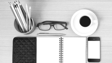 Ofis Büro: telefon, not defteri, gözlük, cüzdan, renk ile kahve 