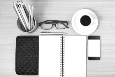 Ofis Büro: telefon, not defteri, gözlük, cüzdan, renk ile kahve 