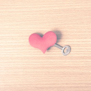 anahtar vintage tarzı ile kırmızı kalp