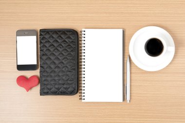 Ofis Büro: telefon, kalp, not defteri, m-cüzdan ile kahve