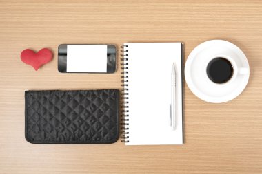 Ofis Büro: telefon, kalp, not defteri, m-cüzdan ile kahve
