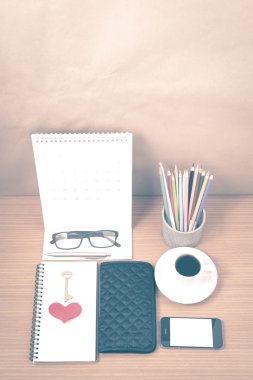 Ofis Büro: telefon, cüzdan, takvim, kalp, not defteri, ey ile kahve