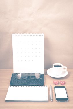 Ofis Büro: telefon, cüzdan, takvim, kalp, not defteri, ey ile kahve