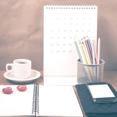 Ofis Büro: telefon, cüzdan, takvim, kalp, renk penc ile kahve