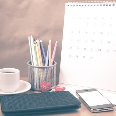 Ofis Büro: telefon, cüzdan, takvim, kalp, renk penc ile kahve