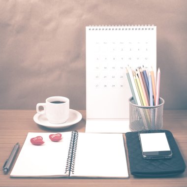 Ofis Büro: telefon, cüzdan, takvim, kalp, renk penc ile kahve