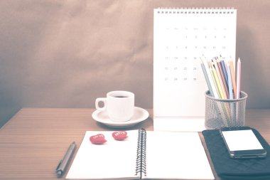 Ofis Büro: telefon, cüzdan, takvim, kalp, renk penc ile kahve