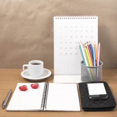 Ofis Büro: telefon, cüzdan, takvim, kalp, renk penc ile kahve