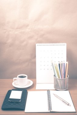 Ofis Büro: telefon, cüzdan, takvim, renk kalem kutusu ile kahve