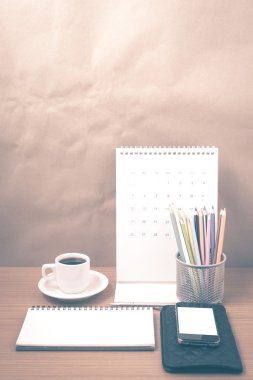 Ofis Büro: telefon, cüzdan, takvim, renk kalem kutusu ile kahve