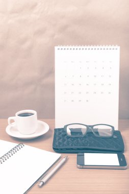 Ofis Büro: telefon, takvim, m-cüzdan, not defteri vintage ile kahve 