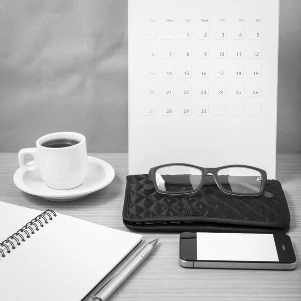 Γραφείο: καφές με τηλέφωνο, ημερολόγιο, πορτοφόλι μαύρο σημειωματάριο ένα — Φωτογραφία Αρχείου