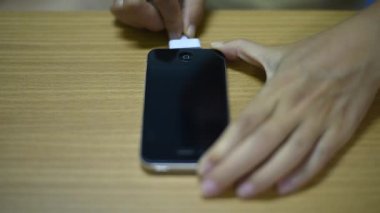 şarj telefon tıkalı el 