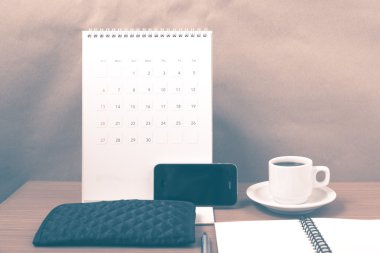 Ofis Büro: telefon, takvim, not defteri vintage tarzı ile kahve