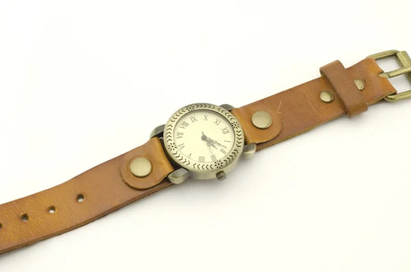 Klassiskt armbandsur isolerad på vit — Stockfoto