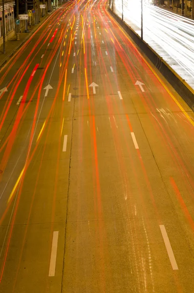 Luzes do carro à noite — Fotografia de Stock