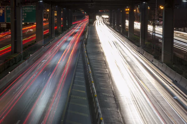 Feux de voiture la nuit — Photo