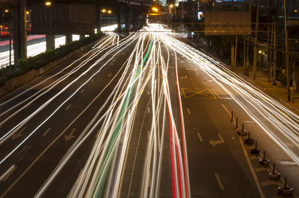 Feux de voiture la nuit — Photo