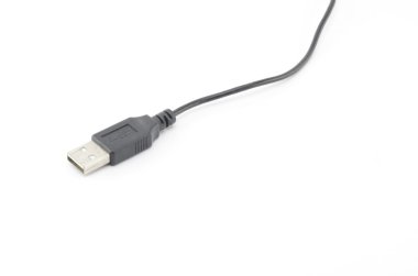 siyah usb kablosu beyaz üzerinde izole