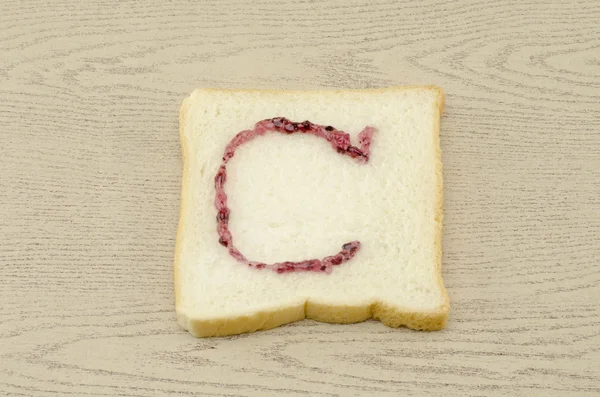 Jam alfabetet på skivat bröd — Stockfoto