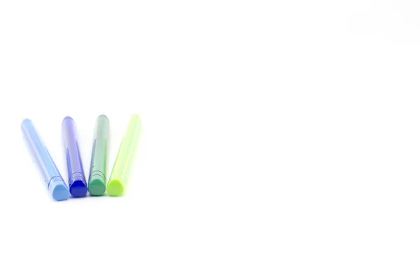 Färgglada pennor isolerad på vit — Stockfoto