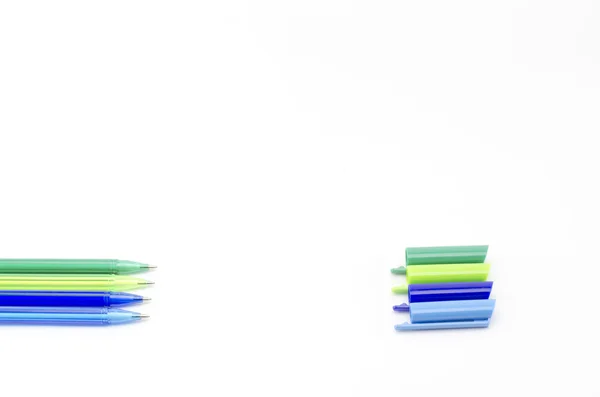 Canetas coloridas isoladas em branco — Fotografia de Stock