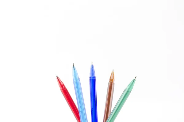 Stylos colorés isolés sur blanc — Photo