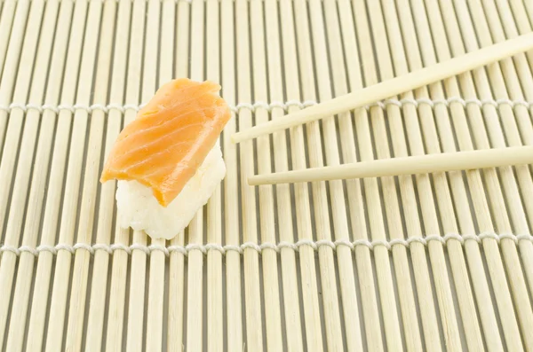 Sushi frais traditionnel japonais — Photo