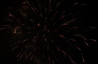 Geceleri havai fişekler