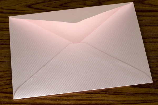 Zachte roze envelop — Stockfoto